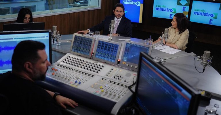 Juscelino Filho: “Vamos levar internet a 100% das escolas públicas até 2026”