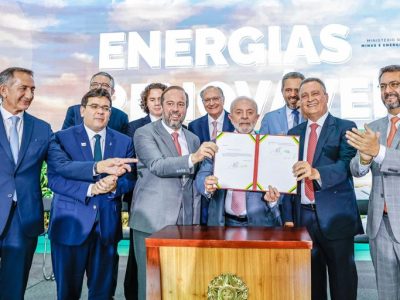 Lula assina MP que impulsiona investimento de até R$ 165 bi em energias renováveis e reduz impacto tarifário