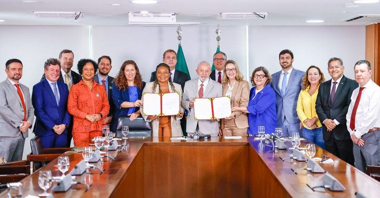 Lula sanciona leis de fortalecimento do turismo e da cultura e de proteção a trabalhadores de arquivos