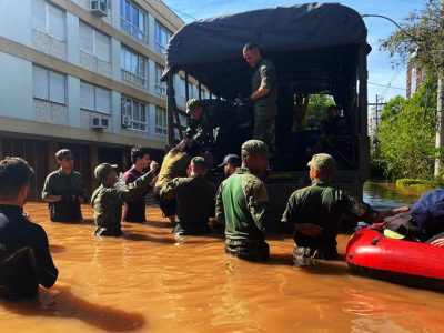 Papa Francisco destina mais de meio milhão de reais para ajudar vítimas das enchentes