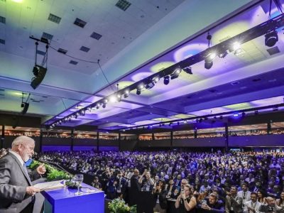 “Nunca antes um presidente tratou os prefeitos com carinho e com respeito que nós tratamos”, diz Lula