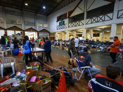 Colchões, roupa de cama e banho: saiba o que doar para vítimas no RS
