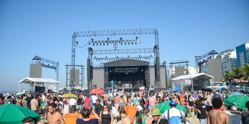 Fãs já se aglomeram em frente a palco do show da Madonna no Rio