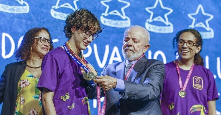 “A educação é o oxigênio de uma nação”, diz Lula durante premiação da Olimpíada de Matemática