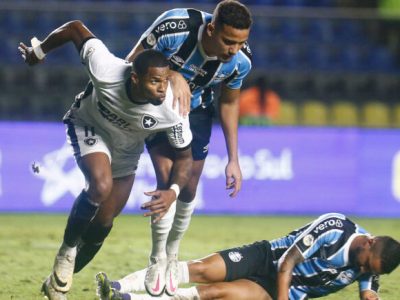 Em Cariacica, Botafogo bate Grêmio e assume a ponta da tabela