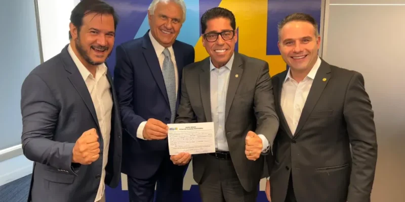 União Brasil: Marcelo Santos assina ficha de filiação do novo partido em Brasília