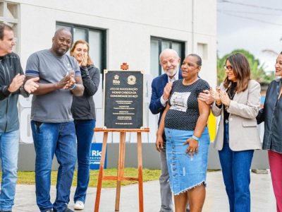 Lula participa da entrega das primeiras unidades do Morar Carioca na Cidade do Aço, no Rio de Janeiro