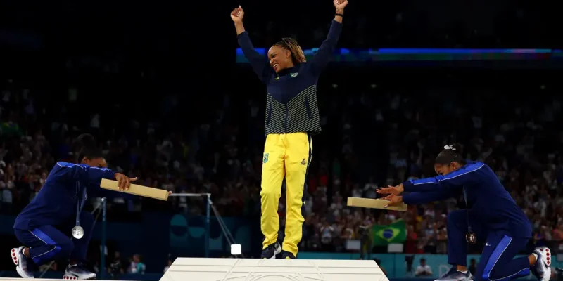 Rebeca é ouro no solo e vira maior medalhista olímpica do Brasil