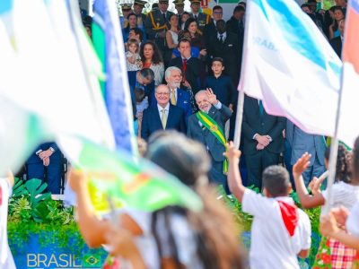Sob forte sol e clima seco, população celebra a Independência e resgata a memória do 7 de Setembr