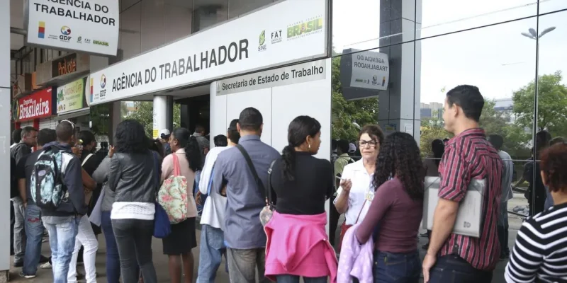 Países da OCDE Reduzem a Quantidade de Jovens NEET