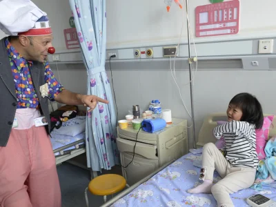 Visitas de Palhaços Aceleram Recuperação de Crianças Internadas, Revela Estudo