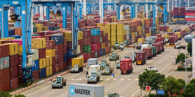 Exportações chinesas sobem, mas desaceleração das importações intensifica necessidade de estímulos