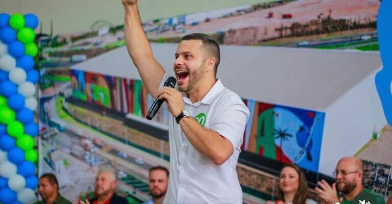 ELEIÇÕES 2024Wanderson Bueno é reeleito prefeito de Viana