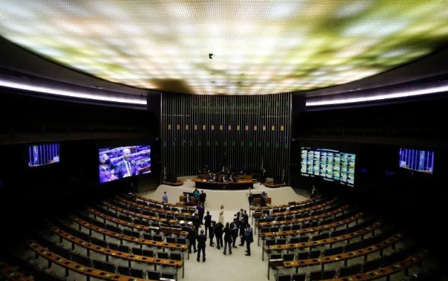 Trump, Fernanda Torres e Ministros: Conheça os Homenageados pela Câmara dos Deputados