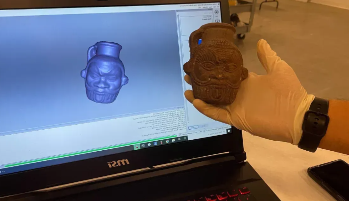 Caneca egípcia de dois milênios revela substâncias psicodélicas empregadas em rituais