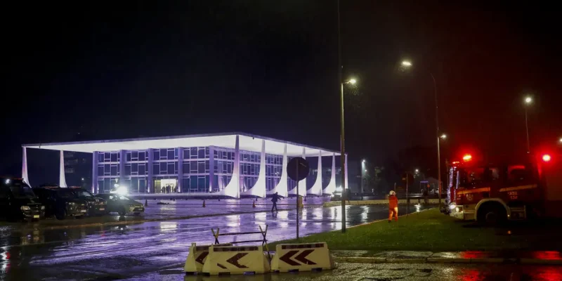Explosões ocorrem perto do STF; Esplanada dos Ministérios é fechada