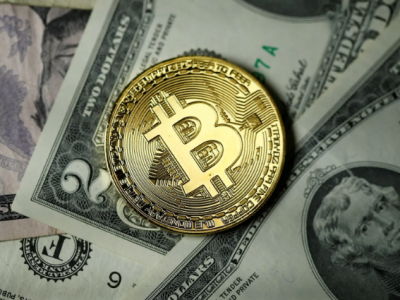 Bitcoin recua diante de obstáculos para superar a marca simbólica de US$ 100 mil