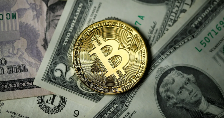 Bitcoin recua diante de obstáculos para superar a marca simbólica de US$ 100 mil