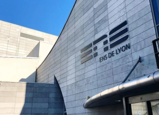 Mestrado na França: Prestigiada Universidade Oferece Bolsas Mensais de Mil Euros