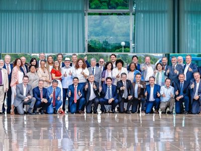 Com ministros, Lula exalta crescimento econômico e compromisso de melhorar o país