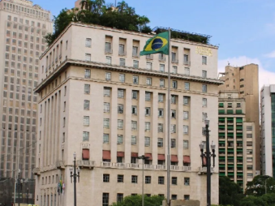 Vereadores propõem projeto legislativo para abolir a escala 6×1 em São Paulo e no Rio de Janeiro