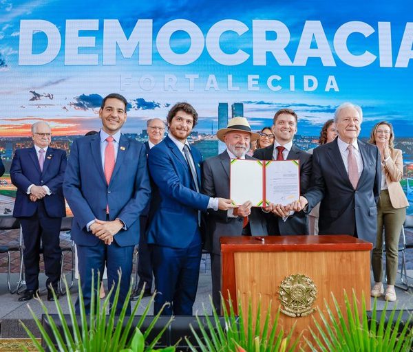 Presidente edita decreto que cria Prêmio Eunice Paiva de defesa da democracia