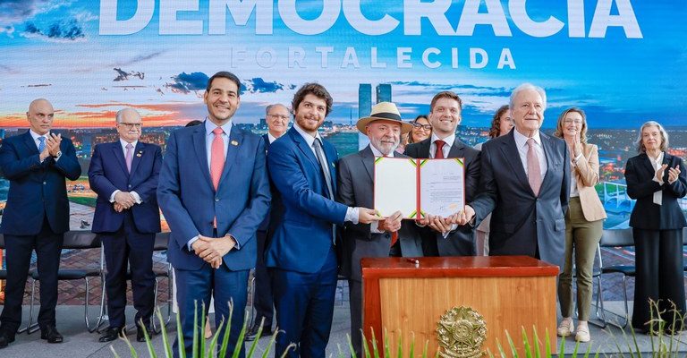 Presidente edita decreto que cria Prêmio Eunice Paiva de defesa da democracia