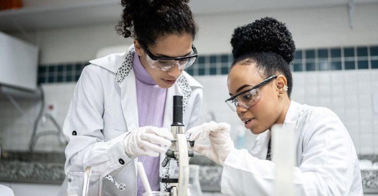 1º Prêmio Mulheres e Ciência recebe mais de 1,1 mil inscrições de todas as regiões do país