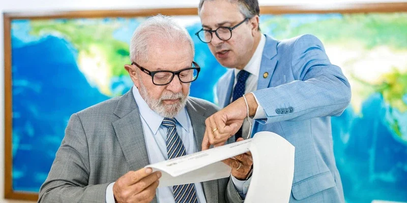 TCU bloqueia R$ 6 bi de recursos do programa Pé-de-Meia do Governo Lula