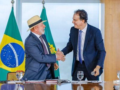 Lula sanciona lei que limita o uso de celulares nas escolas: “Ato de coragem, de cidadania e de respeito ao futuro deste país”