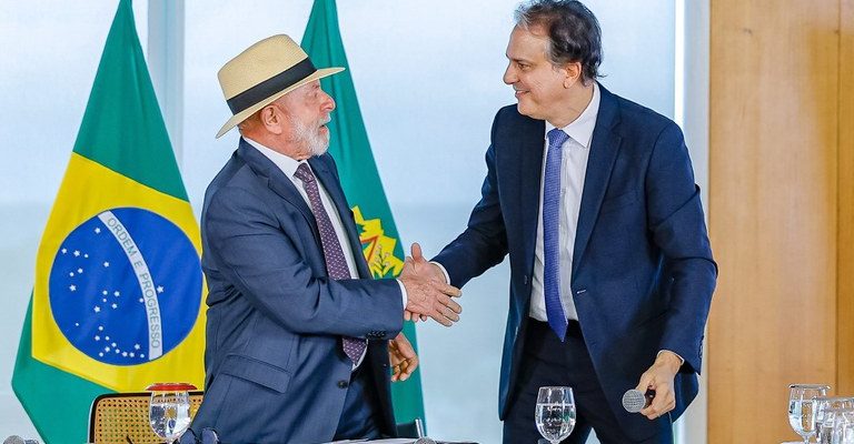 Lula sanciona lei que limita o uso de celulares nas escolas: “Ato de coragem, de cidadania e de respeito ao futuro deste país”