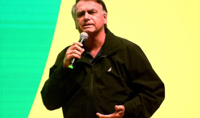 Após cirurgia, Bolsonaro segue na UTI sem previsão de alta