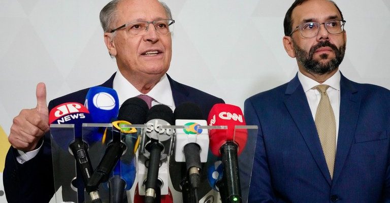 Em reunião com Lula, setor de eletroeletrônicos anuncia crescimento de 29% nas vendas em 2024