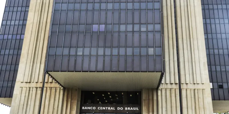 Confiança em Ascensão: Mercado Revê para Cima Projeções do PIB Brasileiro