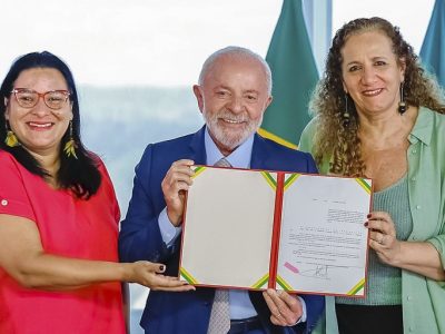 Leis sancionadas por Lula avançam na proteção das mulheres contra agressões físicas, psicológicas e digitais