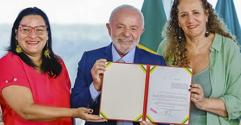 Leis sancionadas por Lula avançam na proteção das mulheres contra agressões físicas, psicológicas e digitais