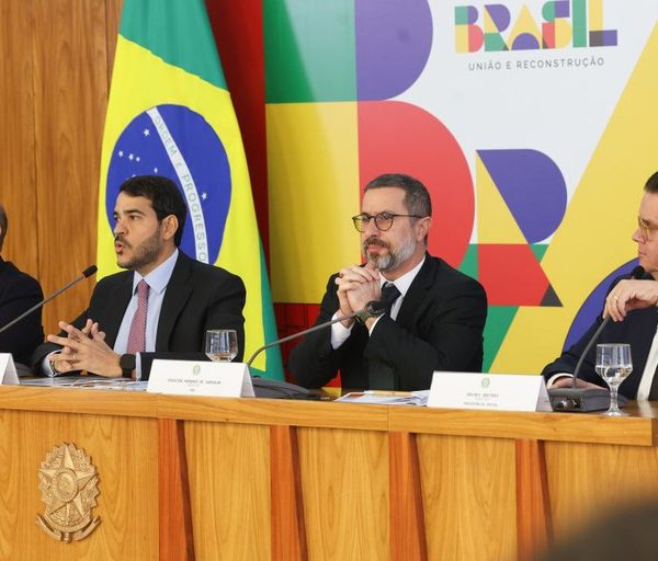 Governo vai informar aposentados que tiveram descontos suspeitos pelos canais oficiais do INSS