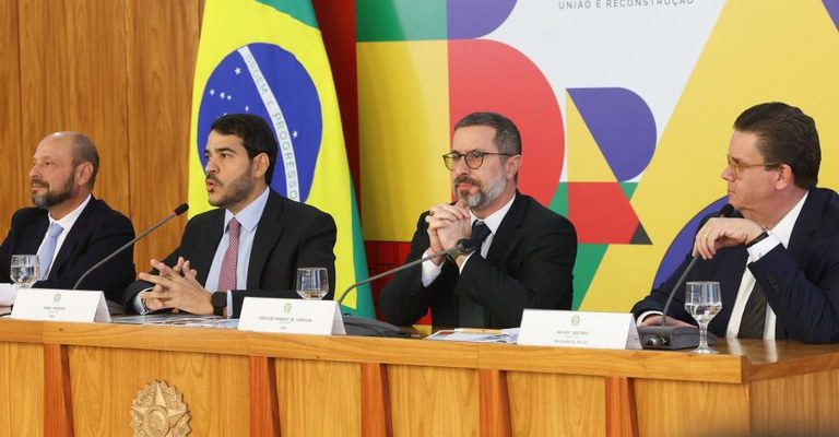 Governo vai informar aposentados que tiveram descontos suspeitos pelos canais oficiais do INSS