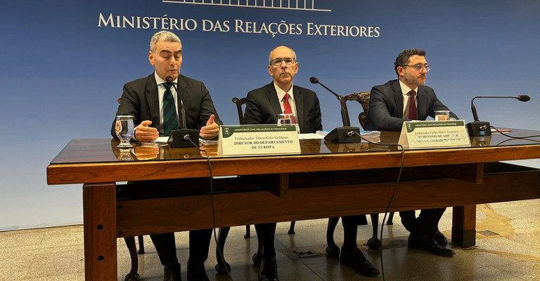 Visita de Lula à França sela nova etapa da parceria estratégica e de preparação para a COP30