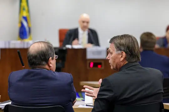 STF faz pausa para o almoço e volta às 14h30 para interrogatório de