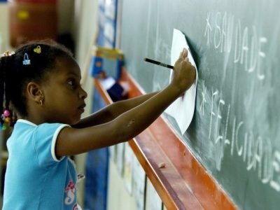 Indicador nacional de alfabetização avança e atinge 59,2% em 2024