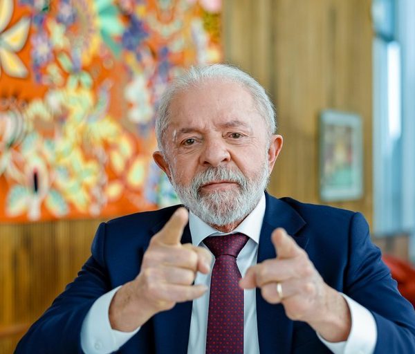 Equipe de Lula ouviu nos EUA que Trump não autorizou diálogo da Casa Branca com o Brasil