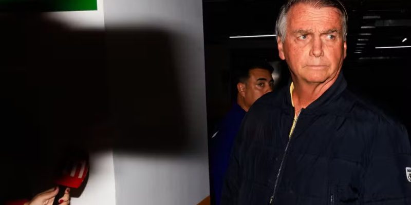 Moraes decreta prisão domiciliar de Jair Bolsonaro por descumprimento de medida cautelar