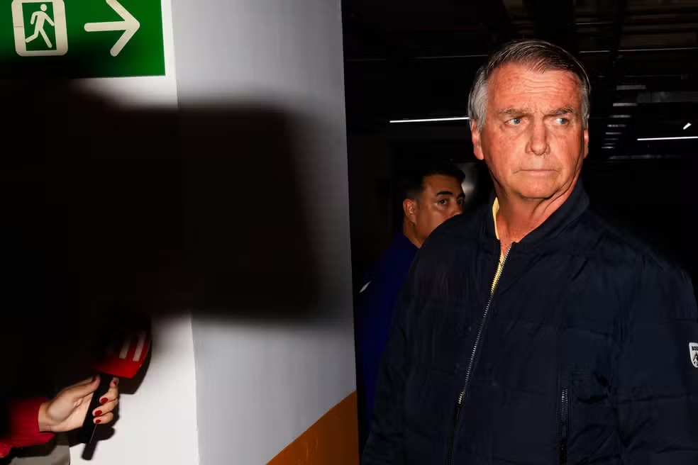 Moraes decreta prisão domiciliar de Jair Bolsonaro por descumprimento de medida cautelar