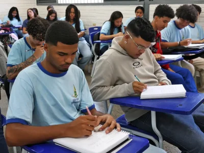 MEC orienta escolas na escolha de livros didáticos para o ensino médio