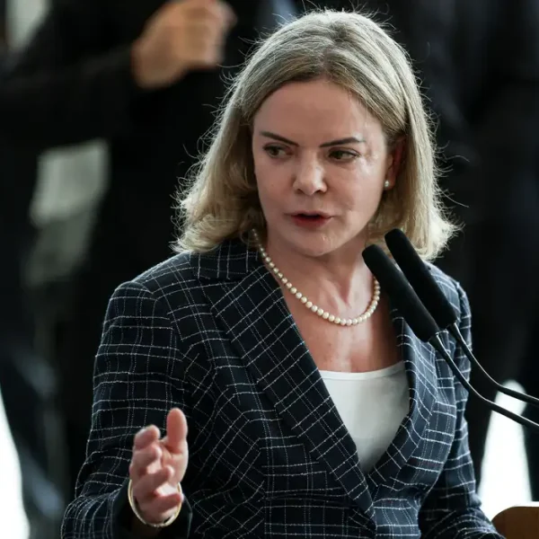 Gleisi critica EUA por fala de uso de “poder militar” contra o Brasil