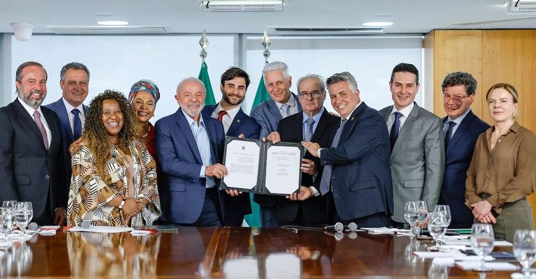 Lula anuncia R$ 770 milhões para obras de mobilidade urbana e de drenagem em Belo Horizonte