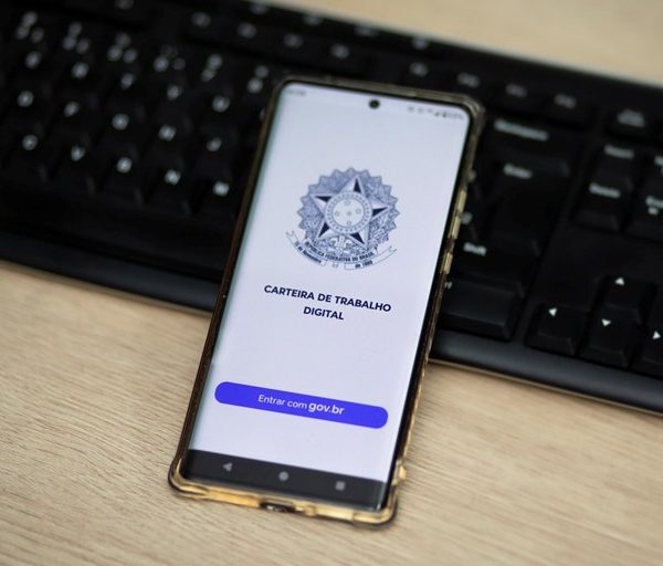 Mutirão com 1.500 vagas de emprego acontece em praça de Cariacica nesta terça