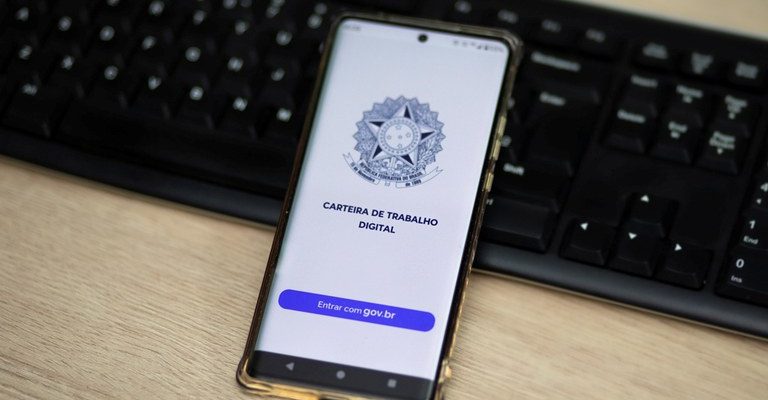 Mutirão com 1.500 vagas de emprego acontece em praça de Cariacica nesta terça