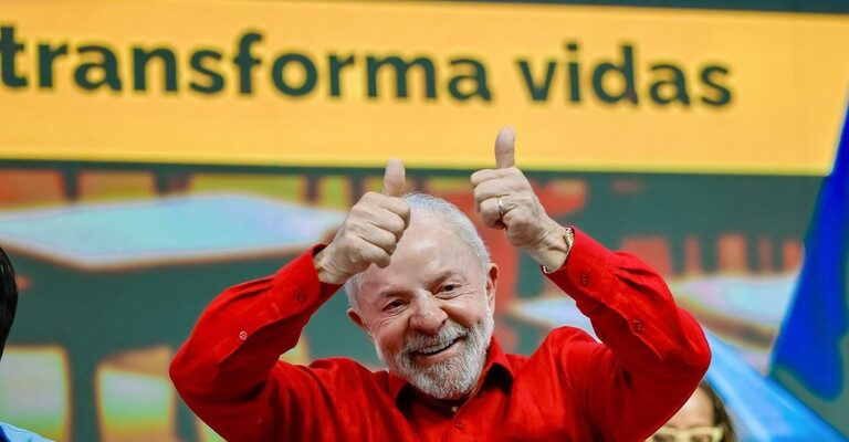 “É aquele caminho que a gente aponta e vê uma luz no fim do túnel”, diz Lula, sobre a importância da educação